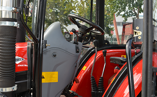 AG亚游集团-600型拖拉机